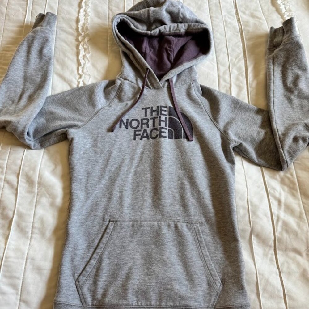 The North Face Women's Half Dome Pullover Hoodie Size Small Gray/Purple